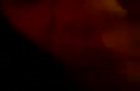 Подружка крупным планом выполняет мужику минет