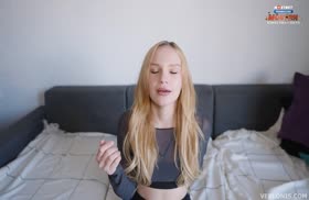 Русскую студентку прут большим хером перед камерой