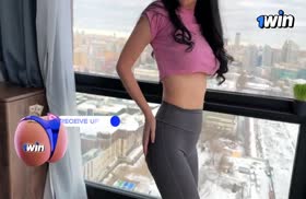 Спортивная милфа с большой грудью запросто раздевается