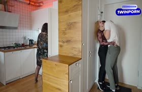 Пока жена не видит чел трахает ее молодую сестру